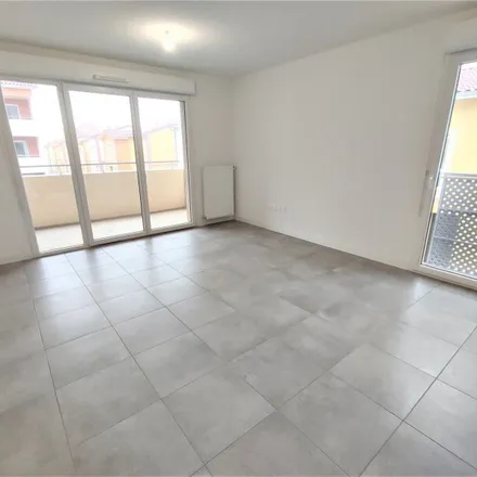 Rent this 3 bed apartment on 147 Chemin de Nicol in 31200 Toulouse, France