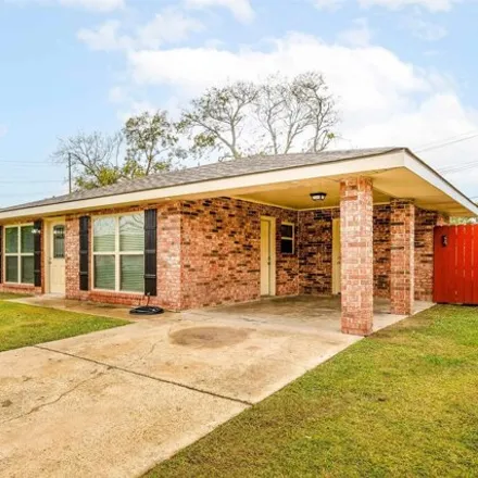 Buy this 3 bed house on 580 Ashlawn Street in Houma, LA 70363