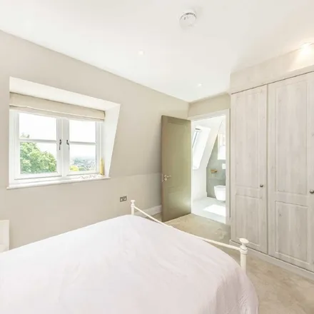 Rent this 5 bed duplex on Lane End in Cottenham Park, London