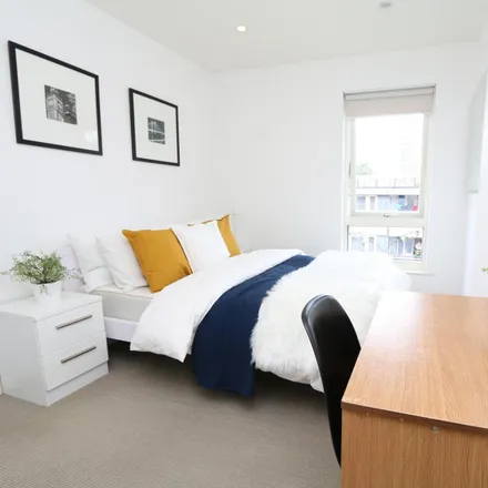 Rent this 4 bed room on Worcester Point in King Square, London