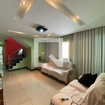 Buy this 5 bed house on Rua Capitão Britado Soares Ferreira Diniz in Sede, Contagem - MG