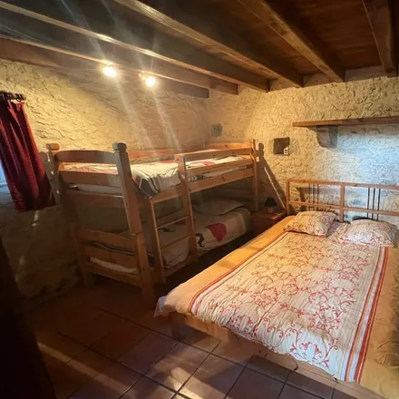 Rent this 6 bed house on Monflanquin in Avenue de la Libération, 47150 Monflanquin