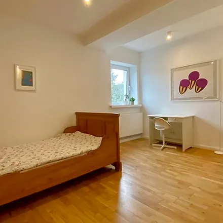 Rent this 7 bed apartment on Marthastraße 3 in 40629 Dusseldorf, Germany