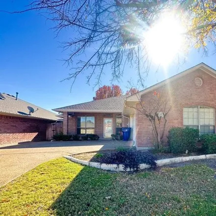 Rent this 3 bed house on 526 Nandina Way in Waxahachie, TX 75165