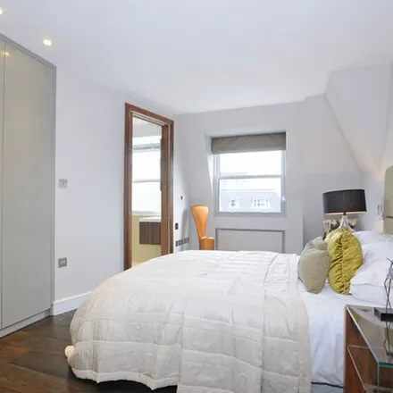 Rent this 4 bed apartment on Boydell Court in London, NW8 6NH