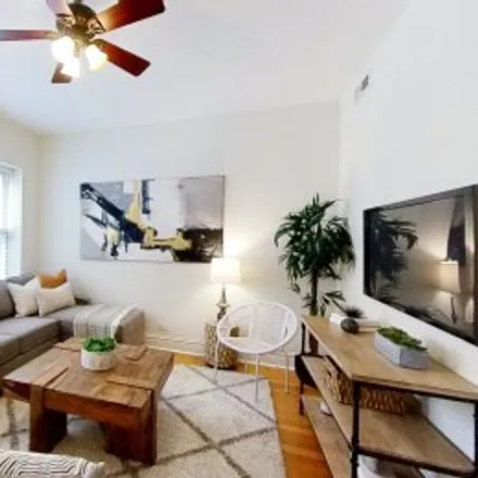 Buy this 1 bed apartment on #1w,5344 North Winthrop Avenue in Edgewater, Chicago