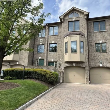 Rent this 4 bed townhouse on 1 Sherbrooke Court in Saddle River, Bergen County