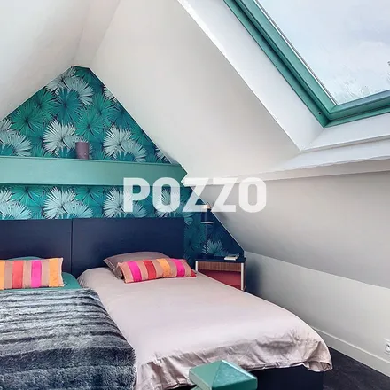 Rent this 3 bed apartment on Jardin d'Honfleur in Batiment A, Rue du Vermont