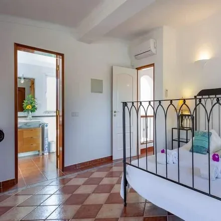 Rent this 6 bed house on 8135-106 Distrito de Évora