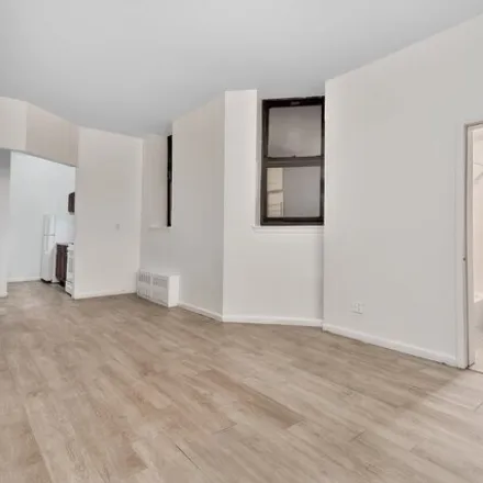 Image 2 - 2159 First Ave Unit 1b, New York, 10029 - Apartment for sale