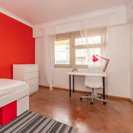 Rent this 4 bed room on Rua Padre António Vieira in 2620-105 Odivelas, Portugal