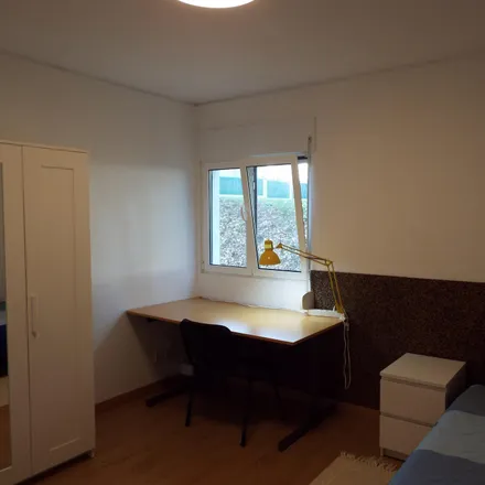Rent this 5 bed room on unnamed road in 2780-052 Oeiras, Portugal