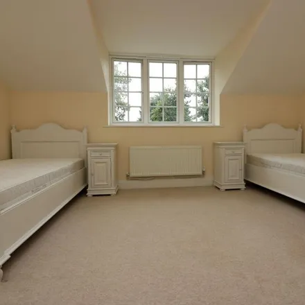 Image 7 - Brackendale Close, Englefield Green, TW20 0UL, United Kingdom - Townhouse for rent