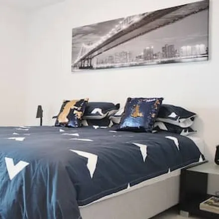 Image 5 - Kensington, Bellair Street, Kensington VIC 3031, Australia - Apartment for rent