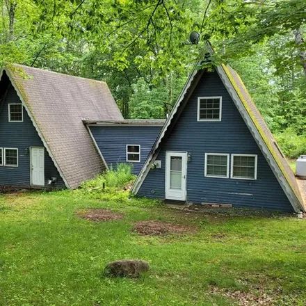 Buy this studio house on 2 Old Town Farm Road in Pittston, ME 04345