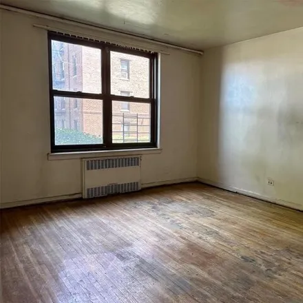 Image 6 - 112-30 Northern Boulevard, New York, NY 11368, USA - Apartment for sale