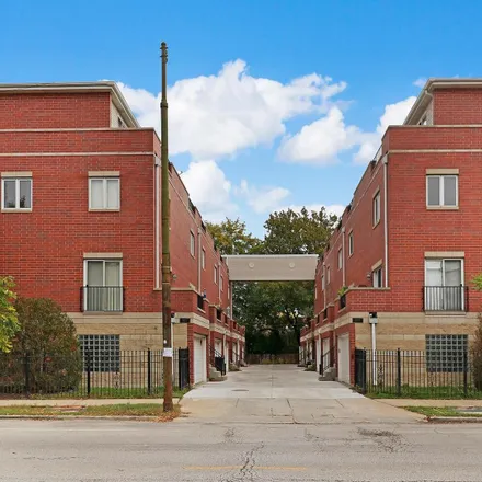 Buy this 3 bed townhouse on 4549-4555 North Central Avenue in Chicago, IL 60630