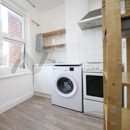 Image 2 - 308 Holloway Road, London, N7 6NP, United Kingdom - Apartment for rent