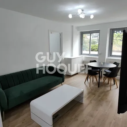 Rent this 3 bed apartment on 65v Quai Louis Blériot in 75016 Paris, France