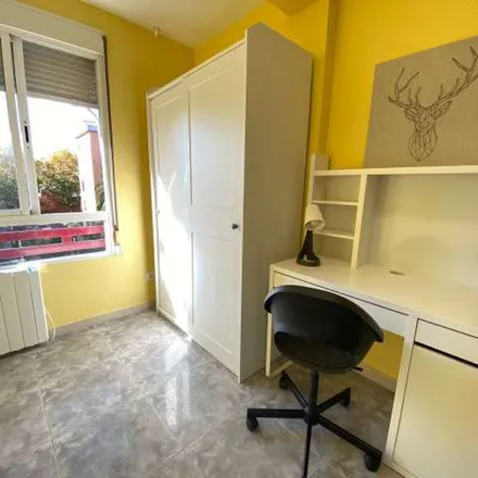 Rent this 6 bed apartment on Madrid in Calle Cardeña, 8