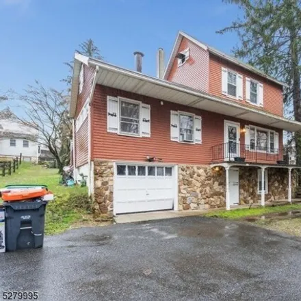 Buy this 3 bed house on 72 Vine Alley in Lopatcong Township, NJ 08865