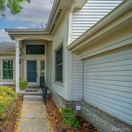 Image 2 - 7636 Danbury Circle, West Bloomfield Township, MI 48322, USA - Condo for sale