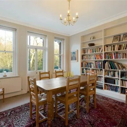 Image 5 - Prince of Wales Mansions, Lurline Gardens, London, SW11 4DJ, United Kingdom - Apartment for sale