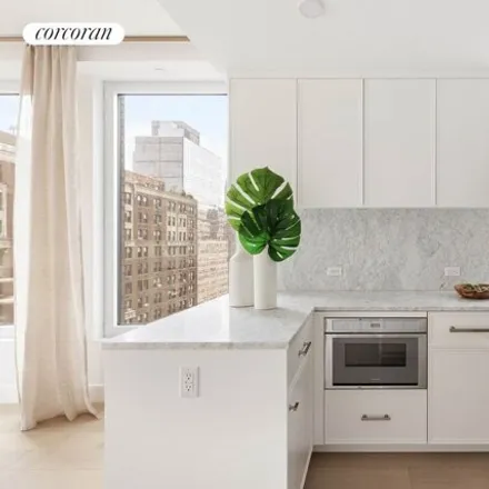 Image 5 - 323 East 79th Street, New York, NY 10075, USA - Condo for sale