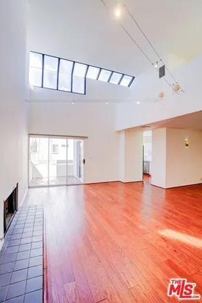 Image 4 - Cupid's Closet, Amherst Avenue, Los Angeles, CA 90404, USA - Condo for sale