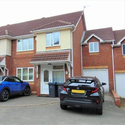 Buy this 5 bed duplex on Autumn Gove in Aston, B19 2DB