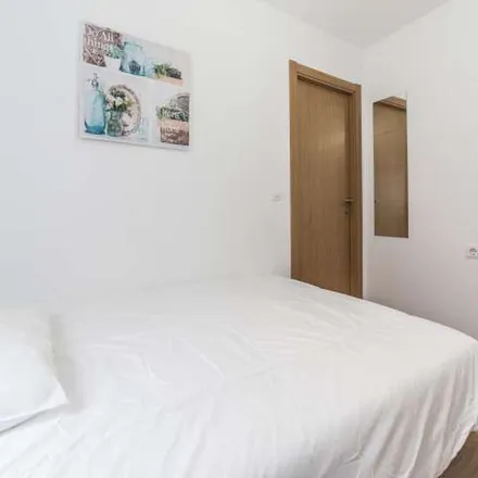 Image 5 - Carrer de Berenguer Montoliu, 20, 46011 Valencia, Spain - Apartment for rent