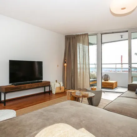 Rent this 2 bed apartment on Waterstadtoren in Wijnbrugstraat, 3011 XW Rotterdam