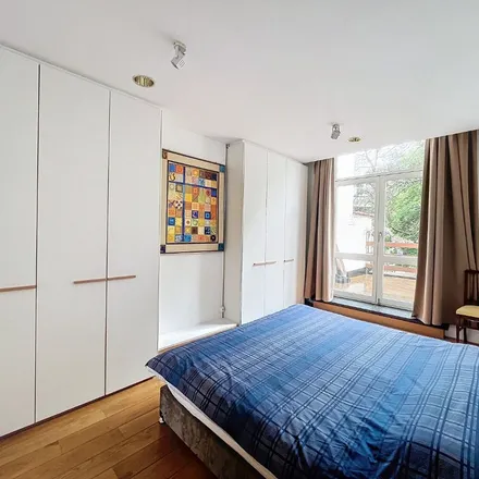 Rent this 5 bed apartment on Rue Général Patton - Generaal Pattonstraat 25 in 1050 Ixelles - Elsene, Belgium