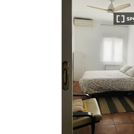 Rent this 2 bed room on Vía Lusitana in 28025 Madrid, Spain