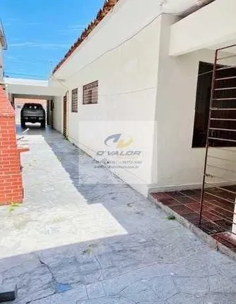 Buy this 4 bed house on BARBOSA DRINK'S in Rua Carlos Gomes, Torre
