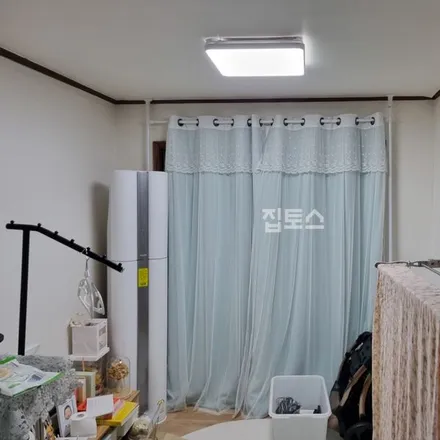 Rent this 3 bed apartment on 서울특별시 서초구 잠원동 36-5