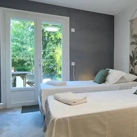 Rent this 4 bed apartment on 33140 Villenave-d'Ornon