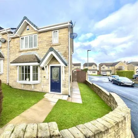 Buy this 3 bed duplex on Oakhall Park in Thornton, BD13 3QW