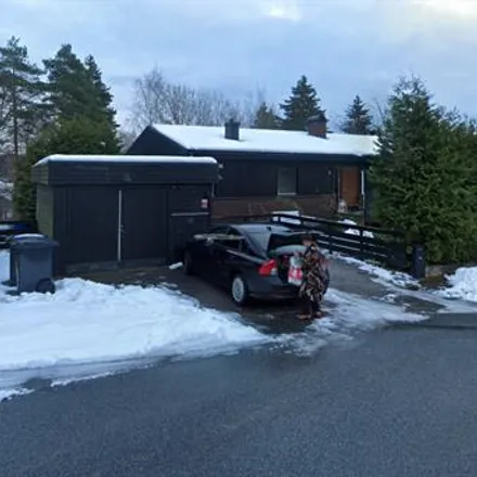 Rent this 8 bed house on Hästhovsvägen 24 in 197 34 Bro, Sweden