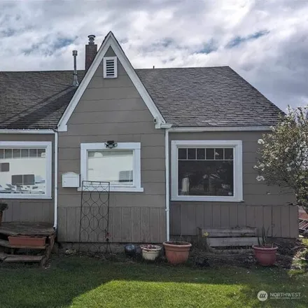 Buy this 2 bed house on 615 10th Street Southeast in Meeker, Puyallup