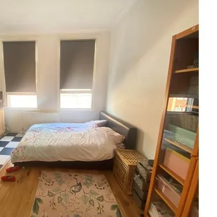 Rent this studio apartment on 66 North End Road in London, W14 9EP