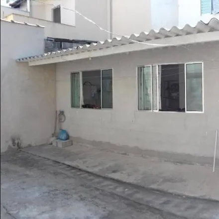 Buy this 2 bed house on Rua Santo Antônio in Região Central, Caieiras - SP