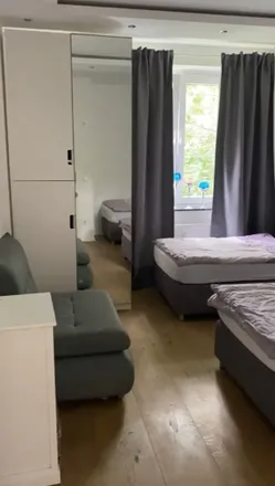 Rent this 2 bed apartment on Strümper Straße 57 in 40670 Meerbusch, Germany