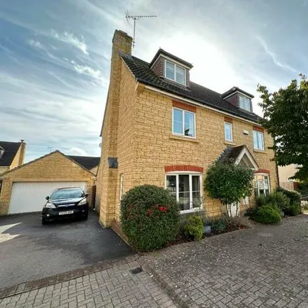 Rent this 5 bed house on 41 Home Mead in Corsham, SN13 9UW
