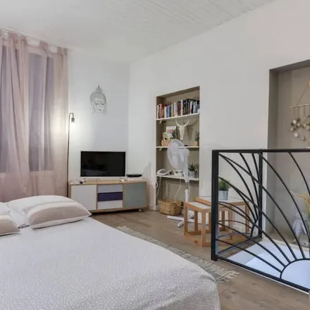 Rent this 1 bed house on 34500 Béziers