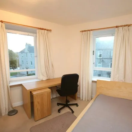 Rent this 3 bed apartment on 27 Roslin Street in Aberdeen City, AB24 5PE
