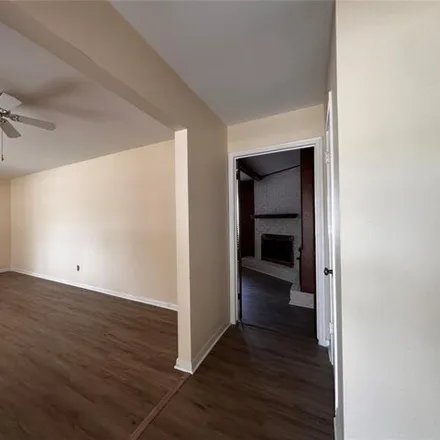 Image 6 - 5462 Beechnut Street, Houston, TX 77096, USA - House for rent