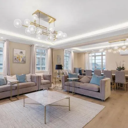Rent this 6 bed apartment on Fursecroft in 130 George Street, London
