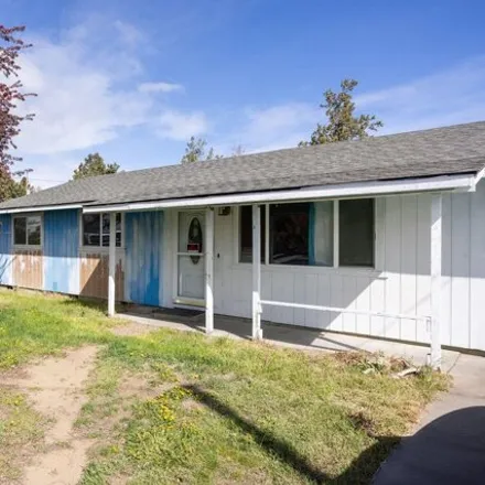 Buy this 3 bed house on 1737 Southwest Kalama Avenue in Redmond, OR 97756