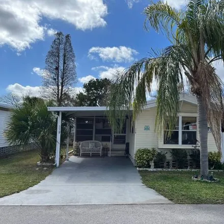 Buy this studio apartment on 170 Lakeview Lane in Mulberry, FL 33860